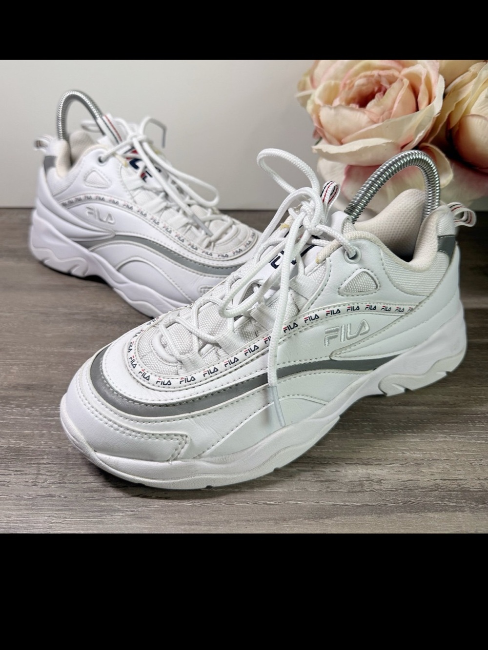 Fila Disruptor 2 Ray White Silver Accent Sneakers Womens 7/EU40